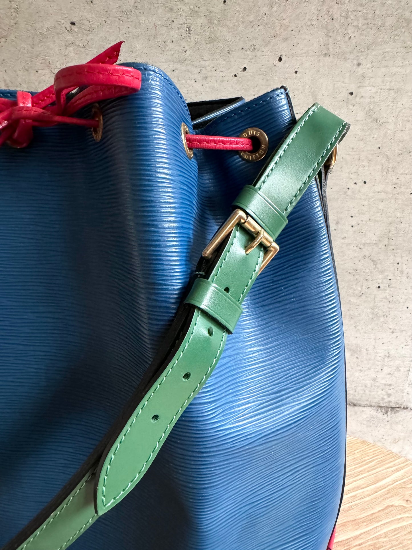 LOUIS VUITTON Epi Tri-Color Noe Red Blue Green