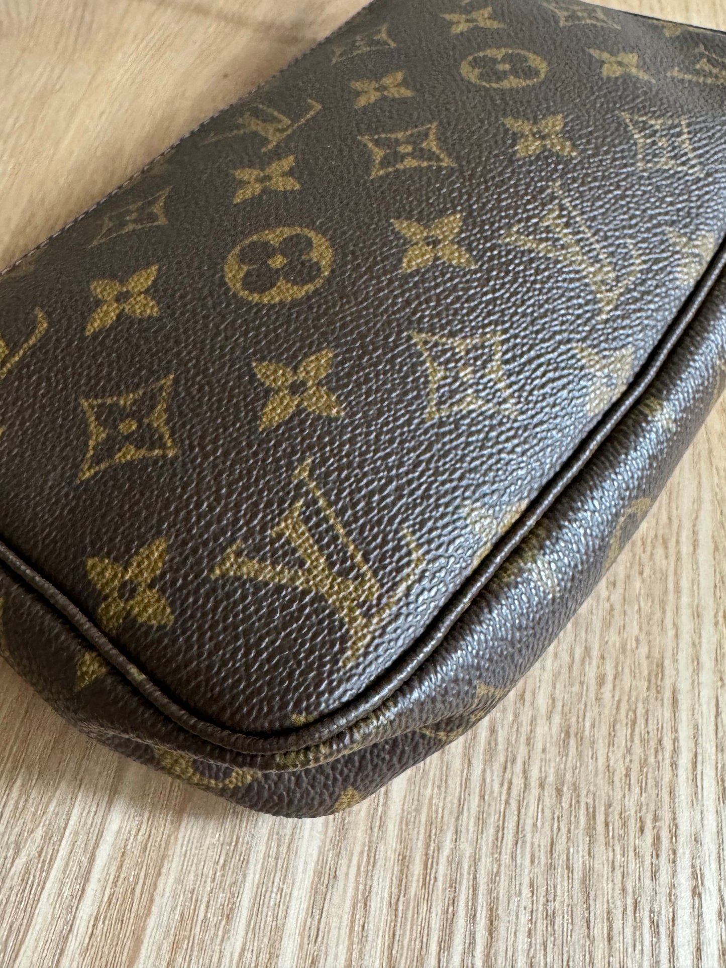 LOUIS VUITTON Monogram Pochette