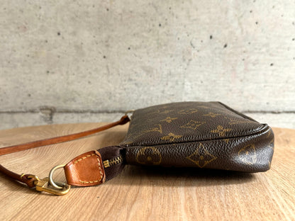 LOUIS VUITTON Monogram Pochette