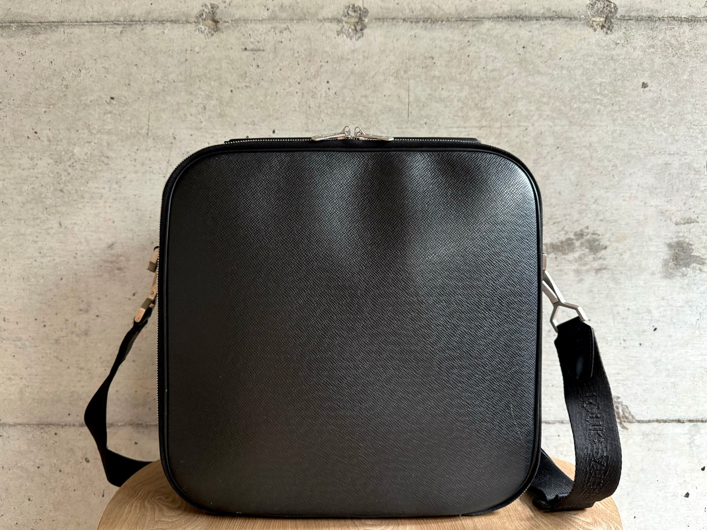 Louis Vuitton Black Taiga Alex Messenger BB