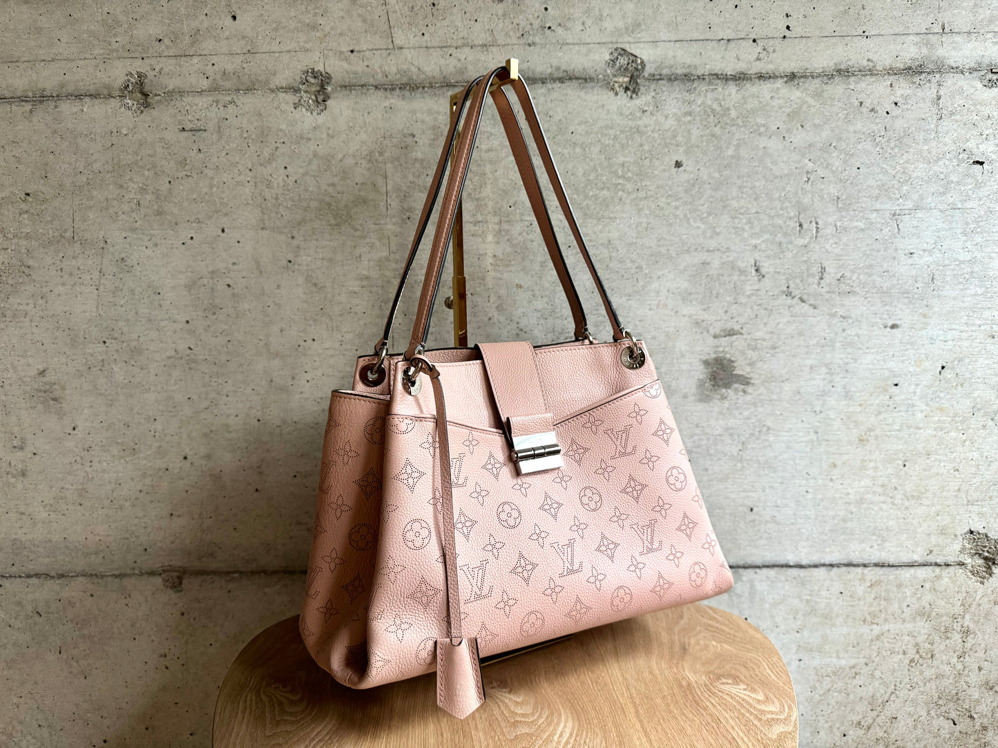 LOUIS VUITTON Mahina Calfskin Sevres Magnolia