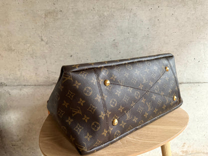 LOUIS VUITTON Monogram Artsy MM