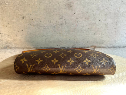 LOUIS VUITTON Monogram Eva Clutch