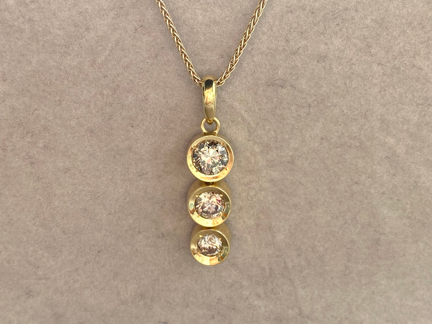 Pendant with 1.01ct Diamonds in 18K Yellow Gold