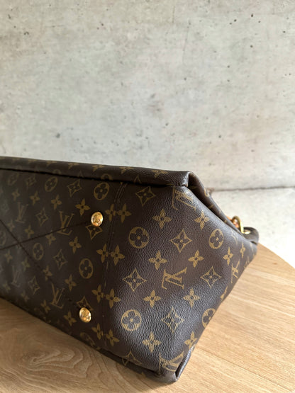 LOUIS VUITTON Monogram Artsy MM