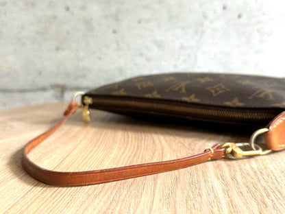 LOUIS VUITTON Monogram Pochette