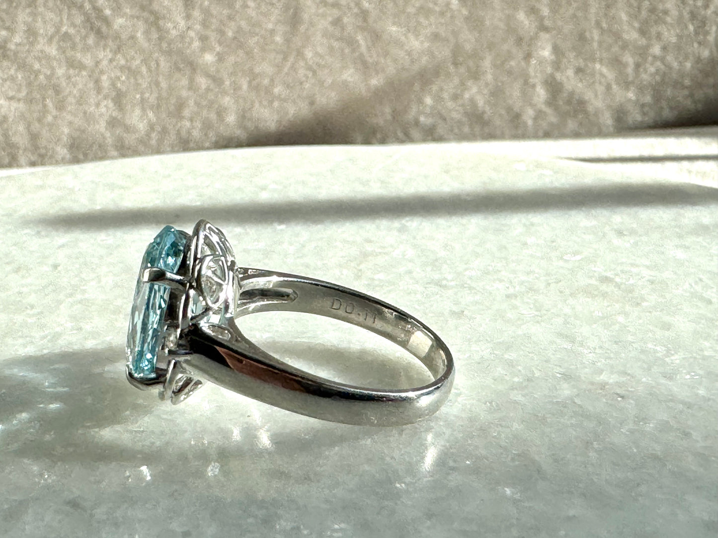 Ring with 4.5ct Aquamarin and 0.11ct Diamonds in Platinum