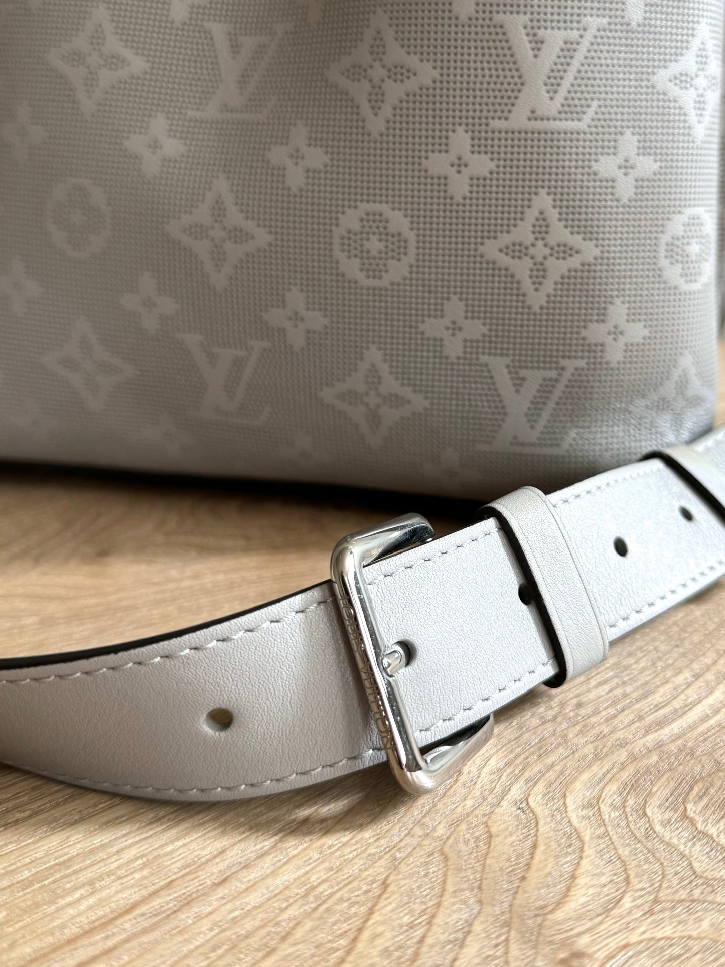 LOUIS VUITTON Mahina Muria Gris Souris