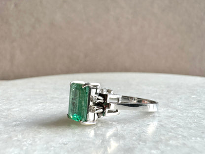 Ring with 1.99ct Emerald and Diamonds in Platinum