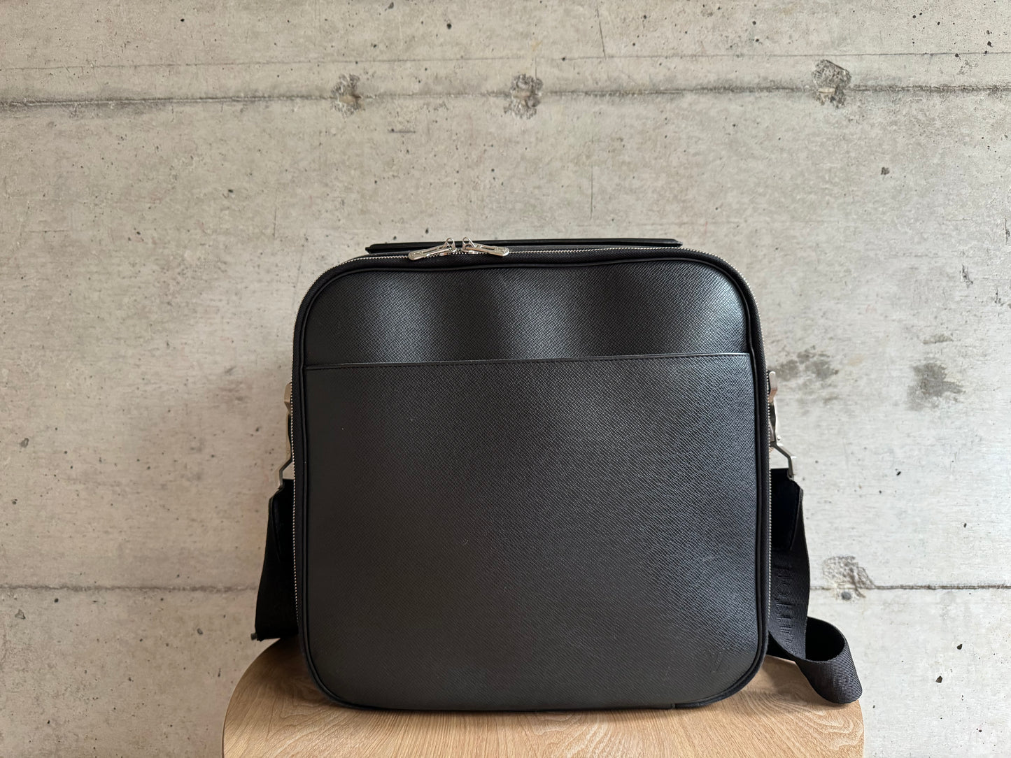 Louis Vuitton Black Taiga Alex Messenger BB