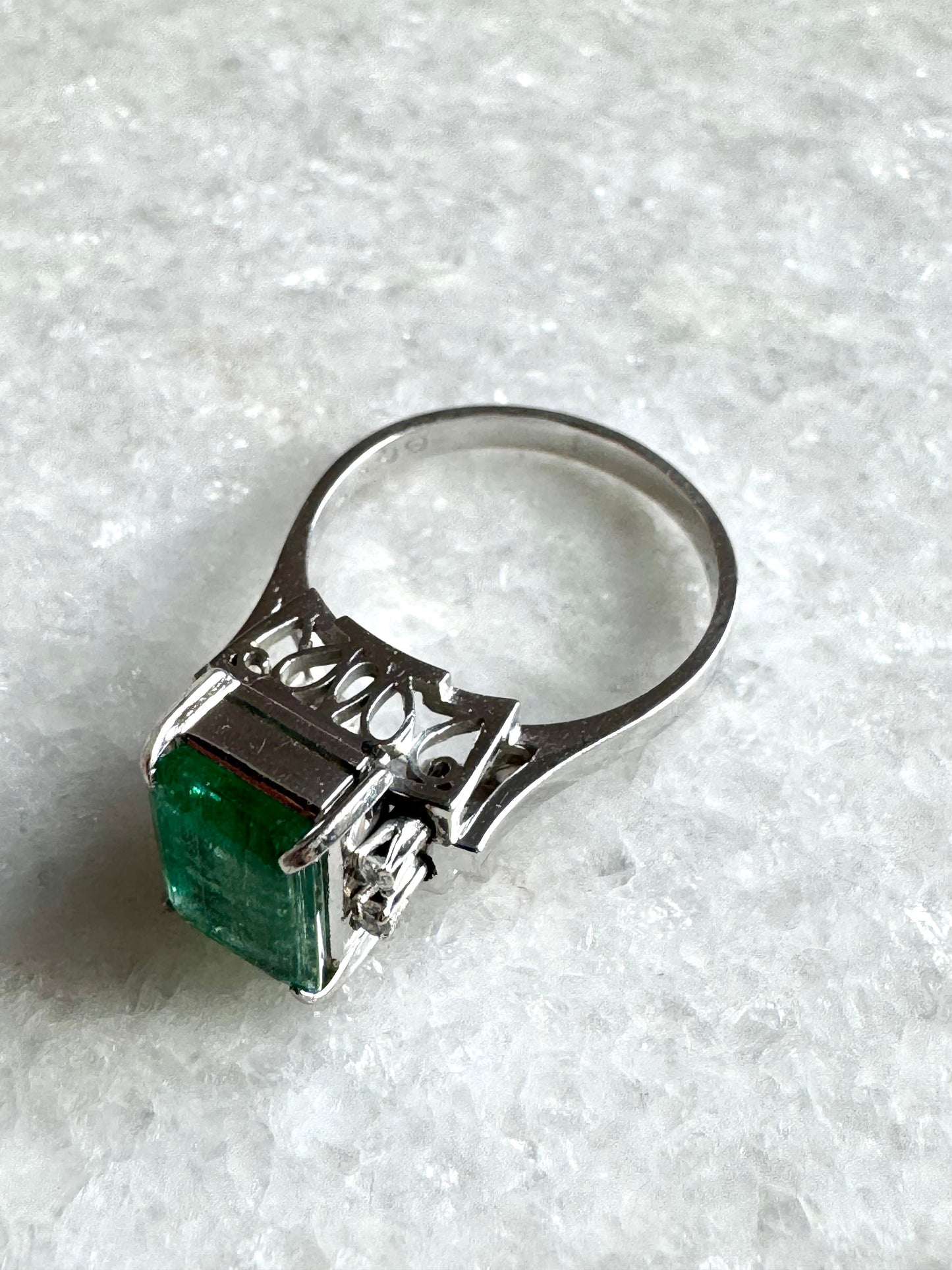 Ring with 1.99ct Emerald and Diamonds in Platinum