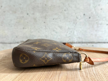 LOUIS VUITTON Monogram Pochette