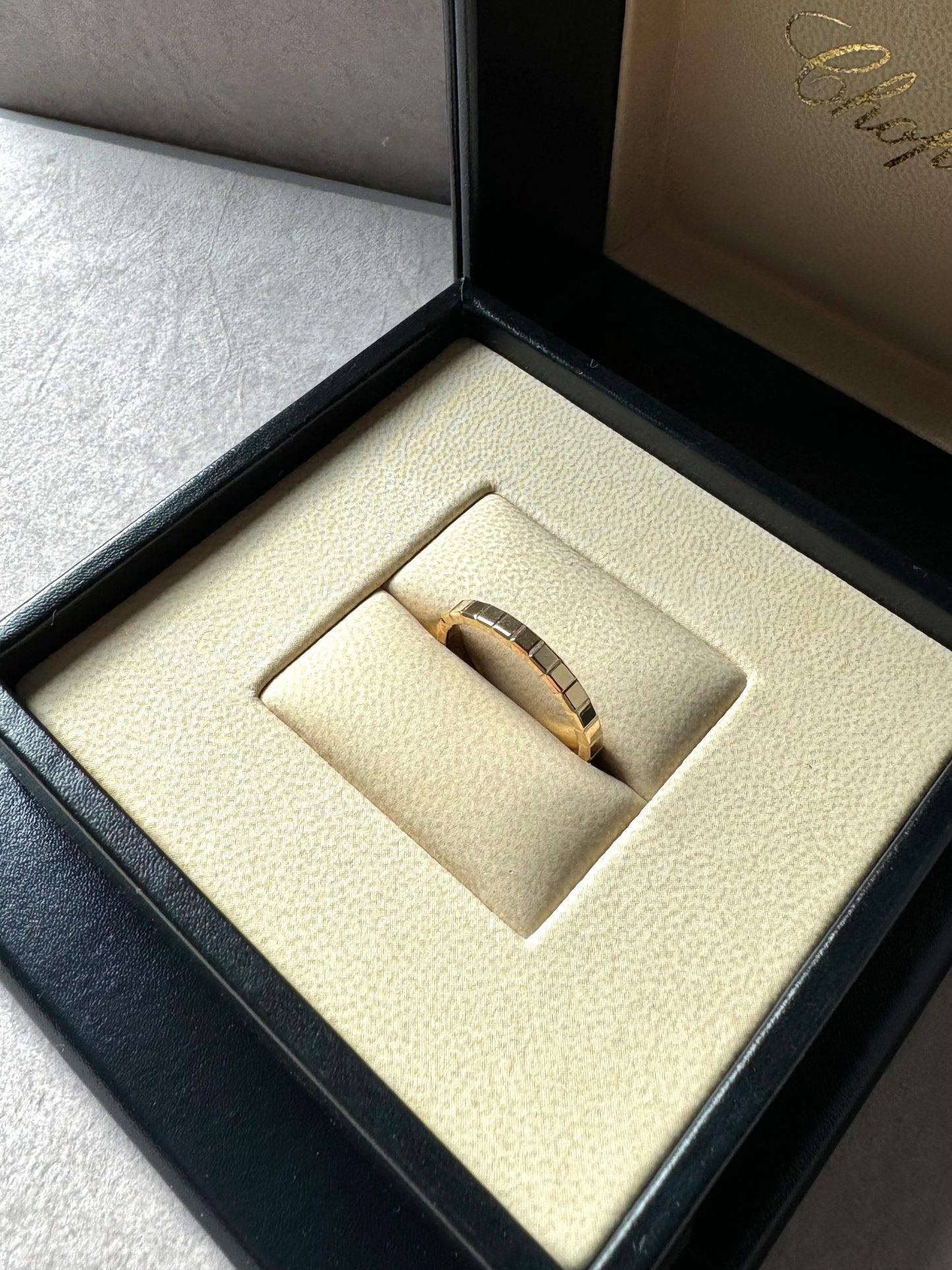 CHOPARD
18K Yellow Gold Ice Cube Band Ring