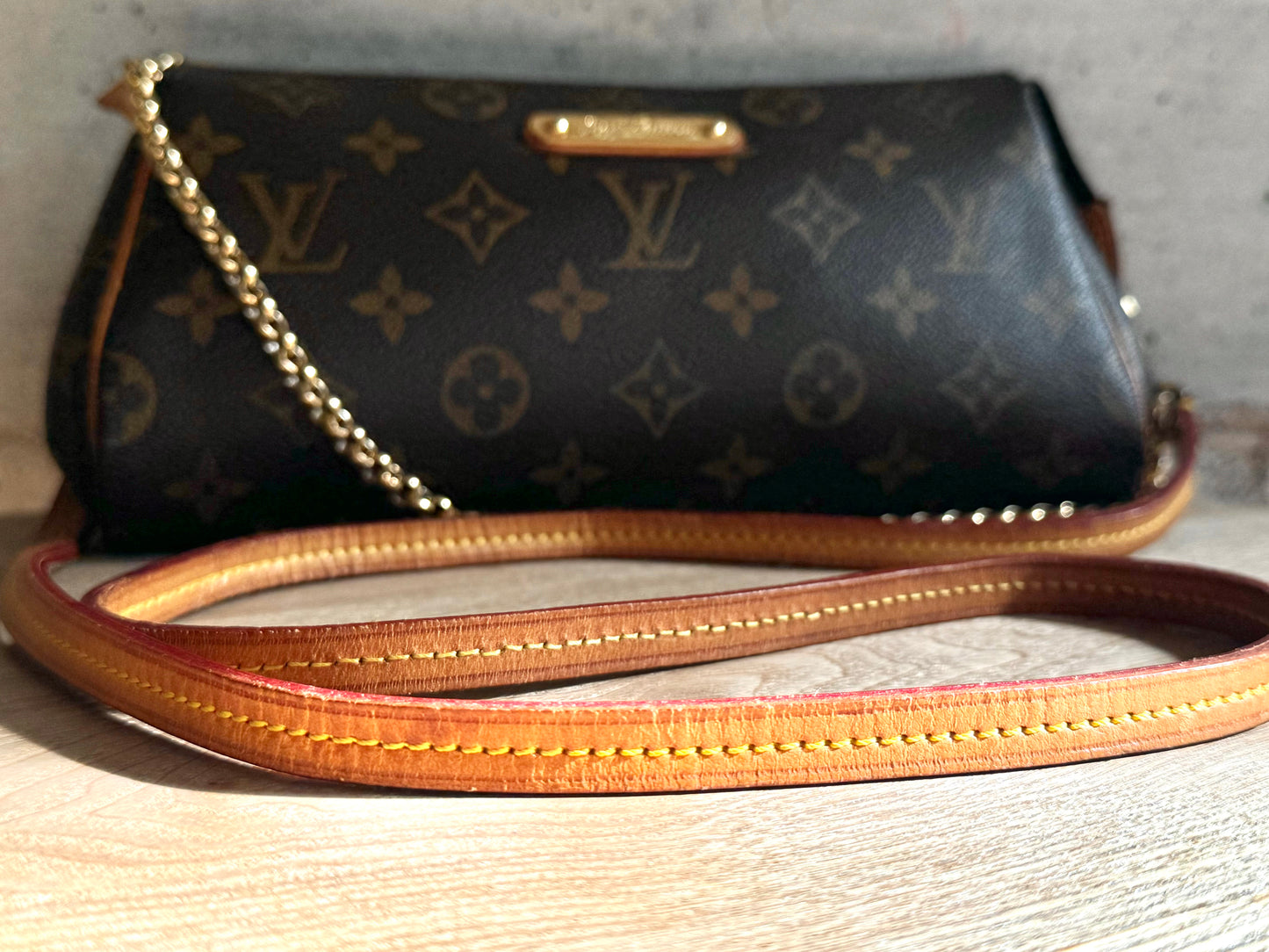 LOUIS VUITTON Monogram Eva Clutch