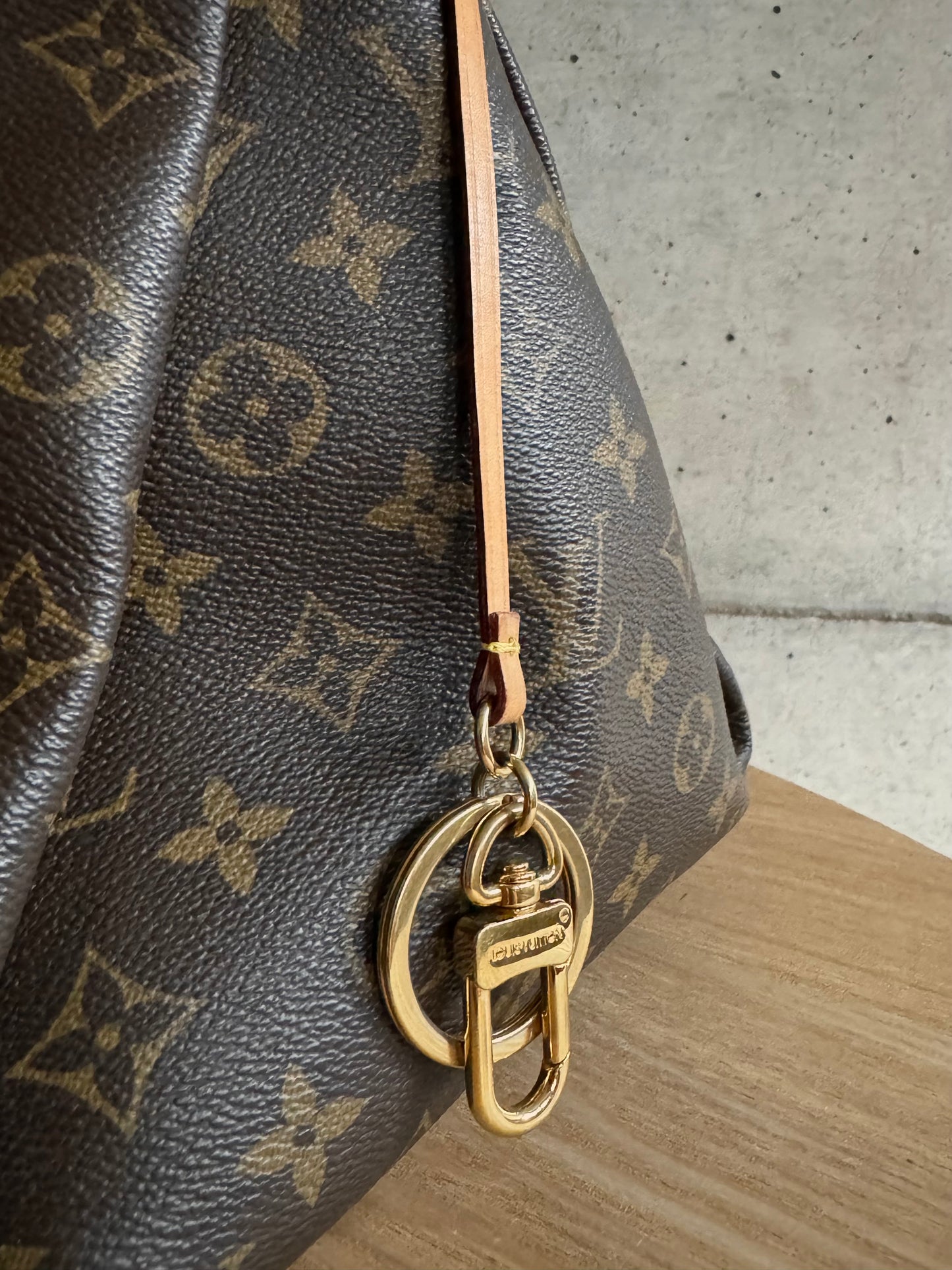 LOUIS VUITTON Monogram Artsy MM