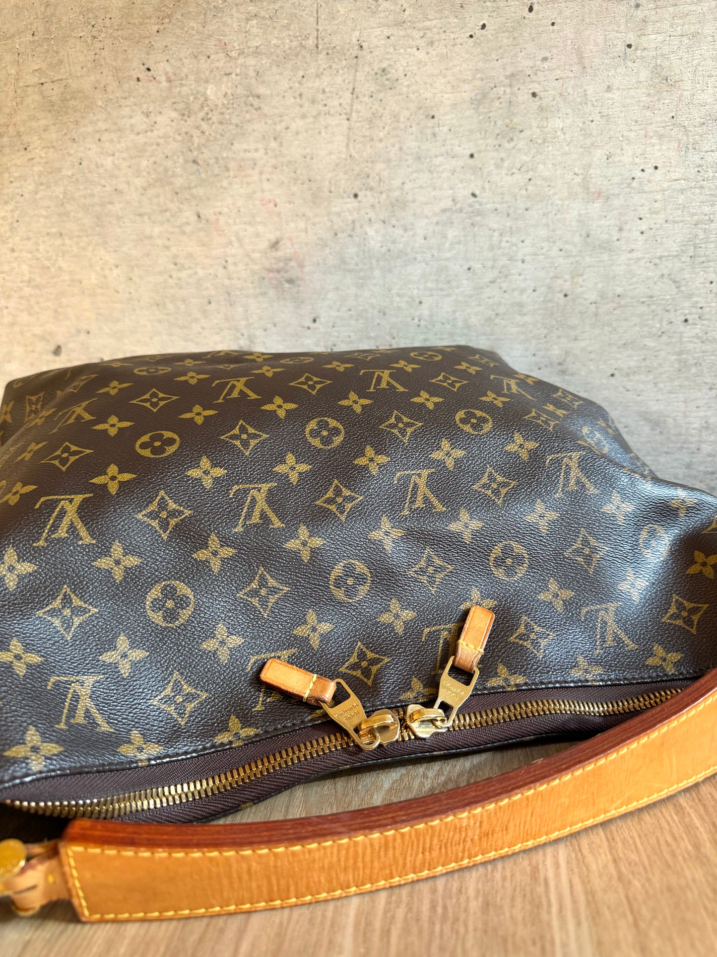 LOUIS VUITTON Monogram Sully MM