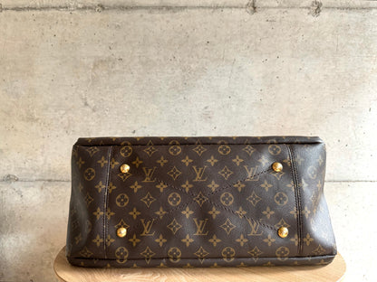 LOUIS VUITTON Monogram Artsy MM