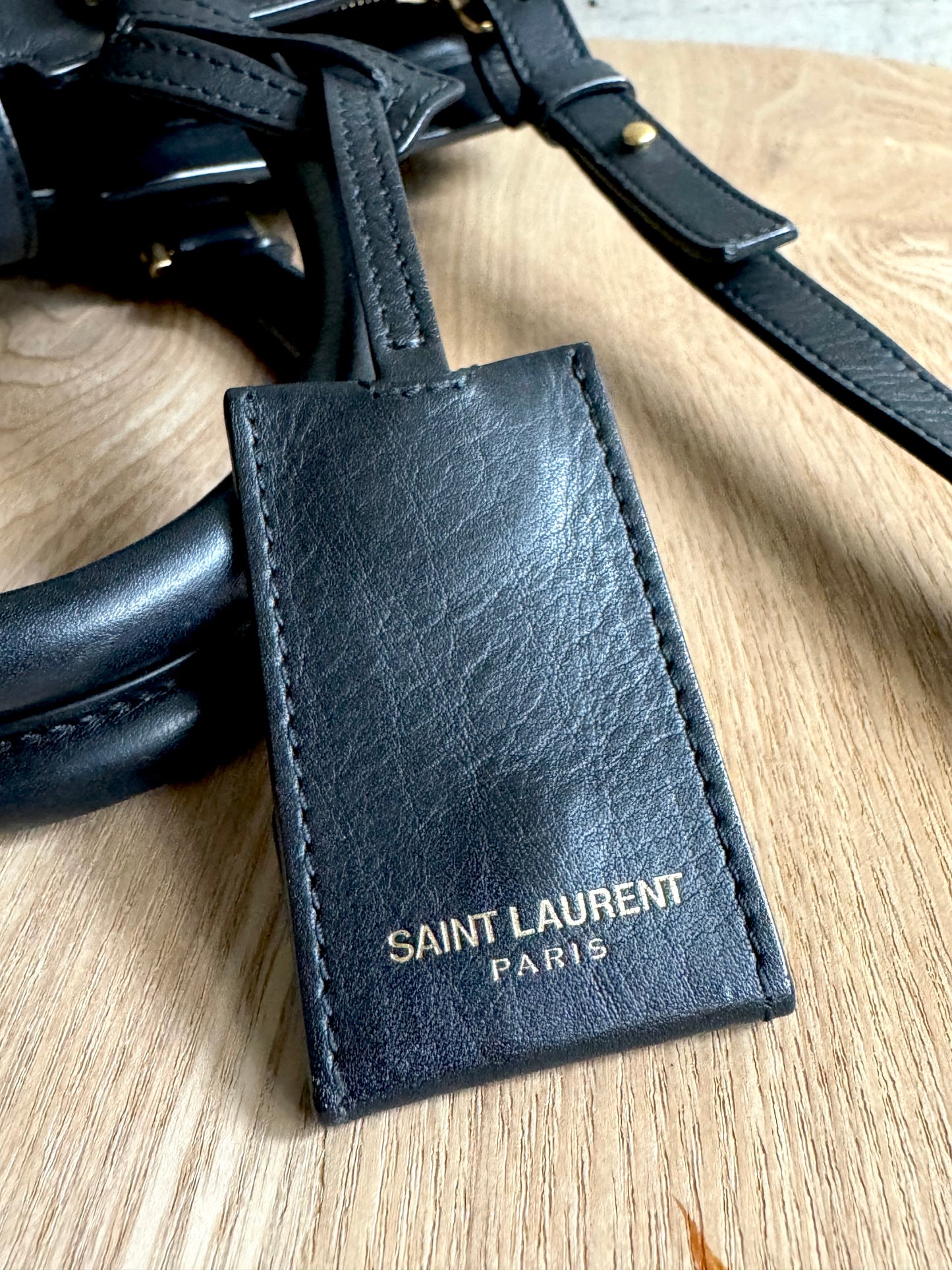 SAINT LAURENT
Calfskin Small Classic Y Cabas