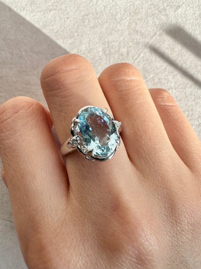 Ring with 4.5ct Aquamarin and 0.11ct Diamonds in Platinum