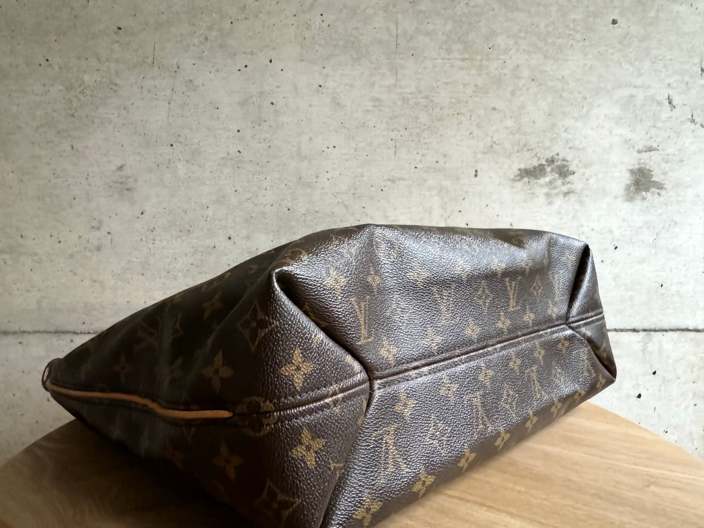 LOUIS VUITTON Monogram Sully MM