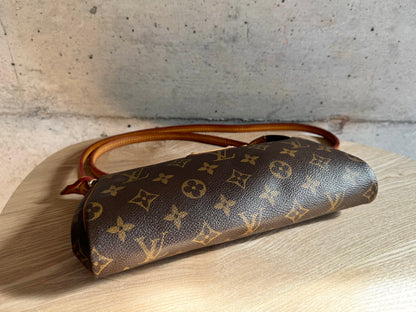 LOUIS VUITTON Monogram Eva Clutch