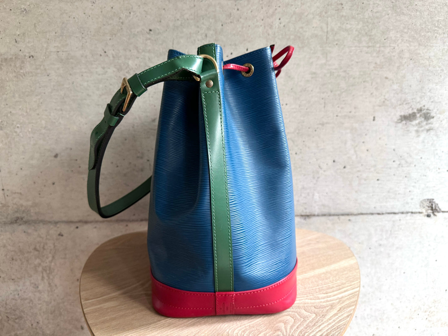 LOUIS VUITTON Epi Tri-Color Noe Red Blue Green