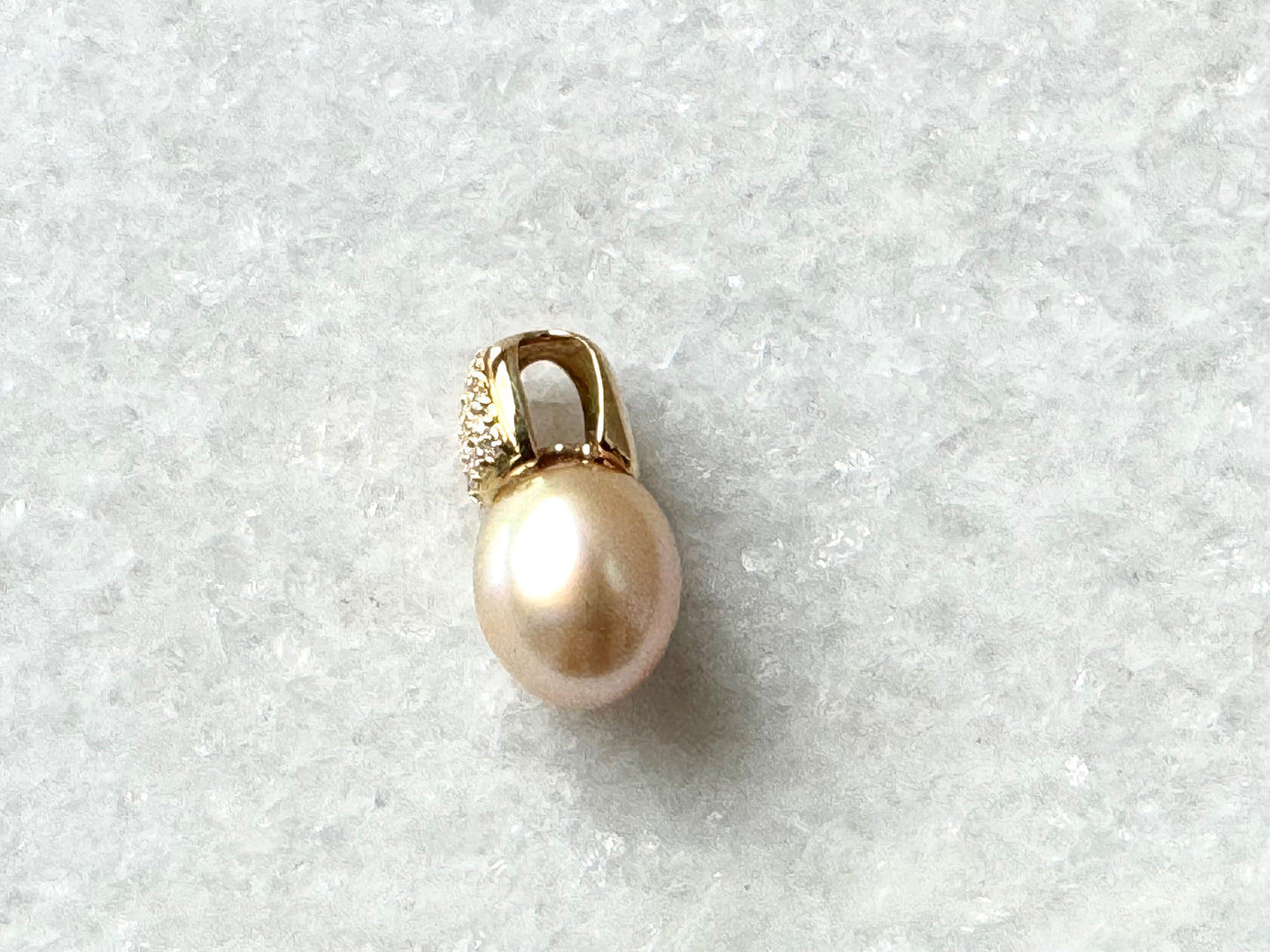 Golden Pearl with Diamond Pendant in 18K Yellow Gold