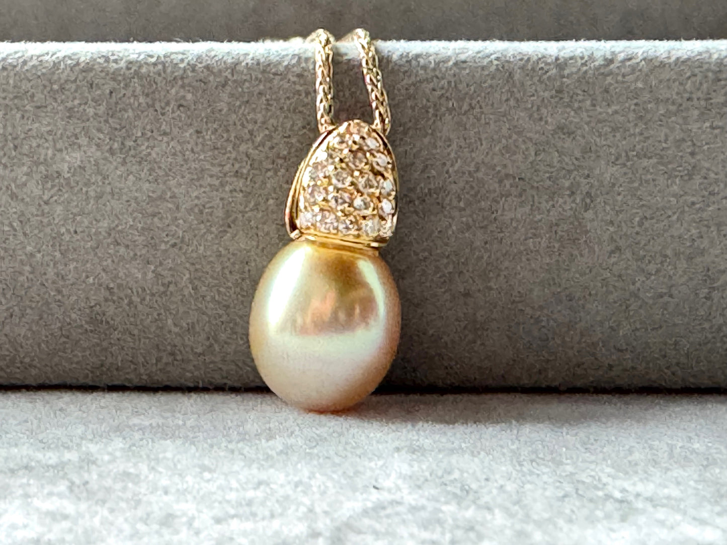 Golden Pearl with Diamond Pendant in 18K Yellow Gold