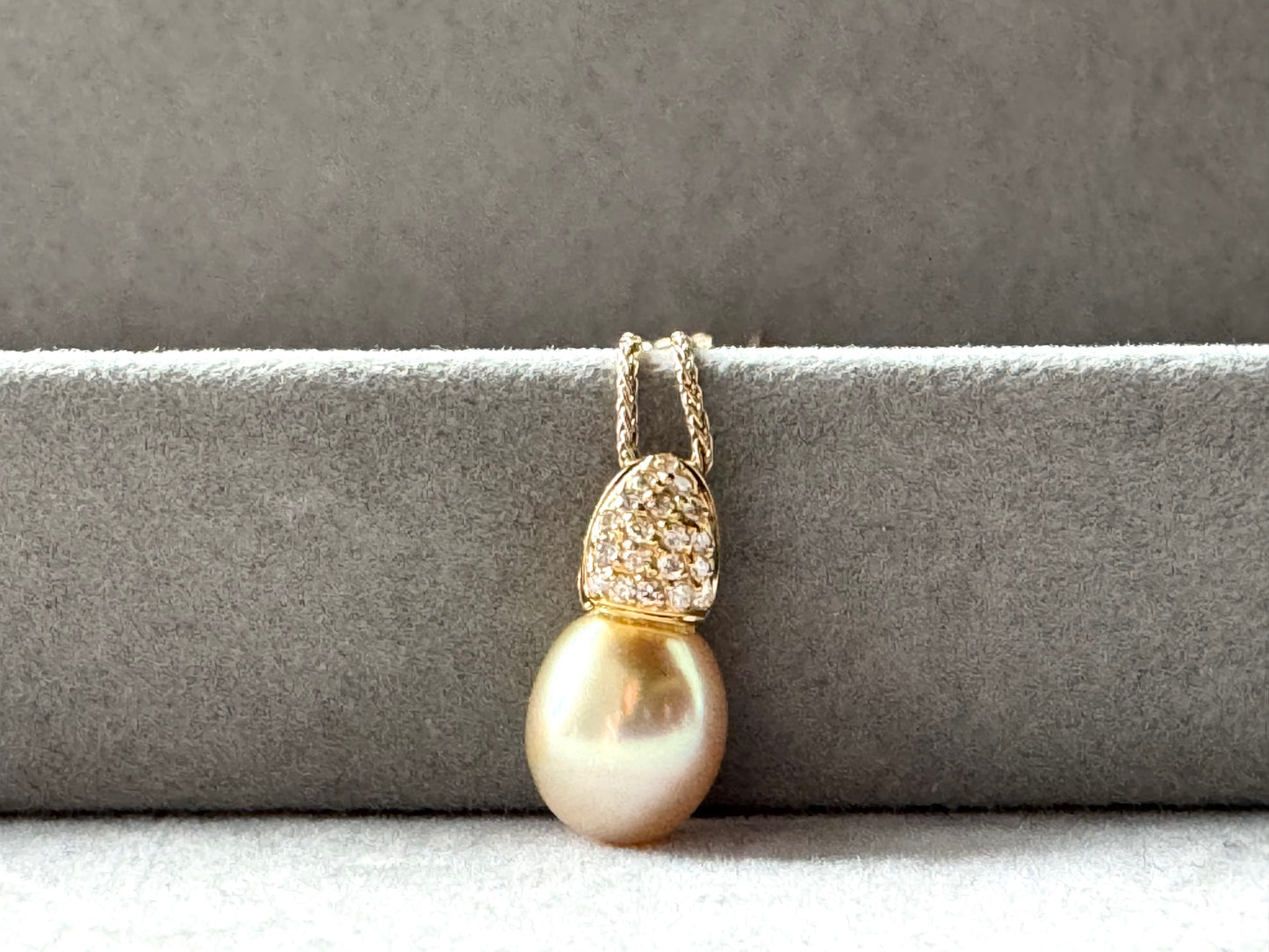 Golden Pearl with Diamond Pendant in 18K Yellow Gold