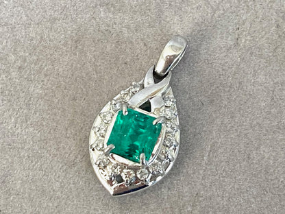 1.1 ct Emerald & 0.2ct Diamonds Pendant in Platinum