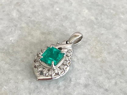 1.1 ct Emerald & 0.2ct Diamonds Pendant in Platinum