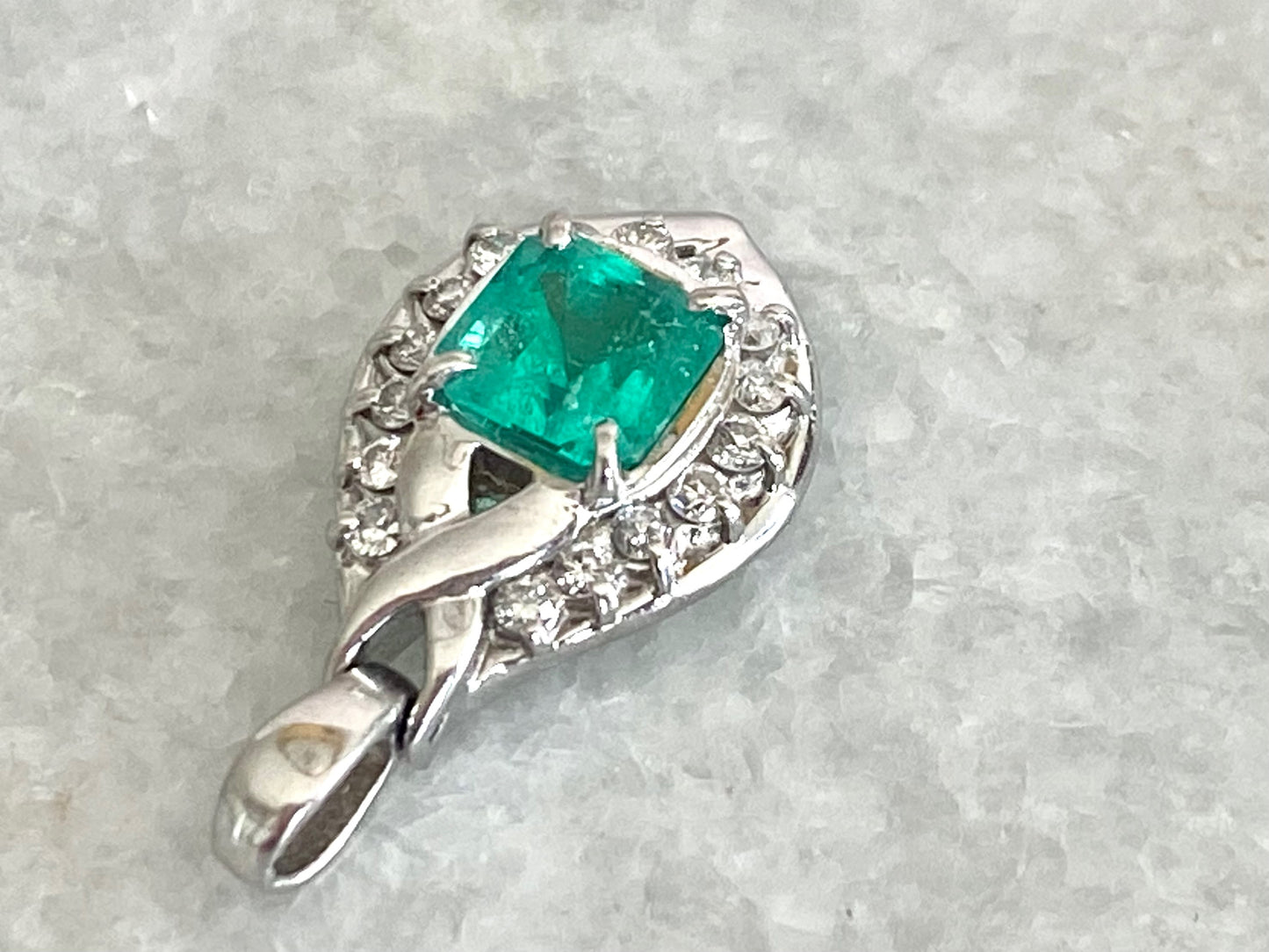 1.1 ct Emerald & 0.2ct Diamonds Pendant in Platinum