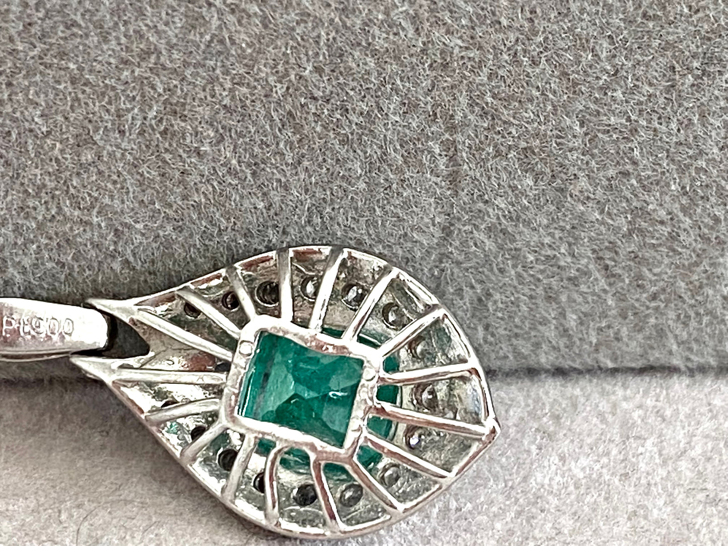 1.1 ct Emerald & 0.2ct Diamonds Pendant in Platinum