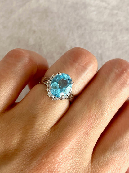 3.34ct Blue Topaz and Diamond Ring in 18K Gold