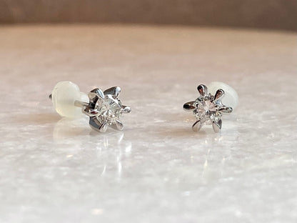 6 Prong Round Diamonds Stud Earrings