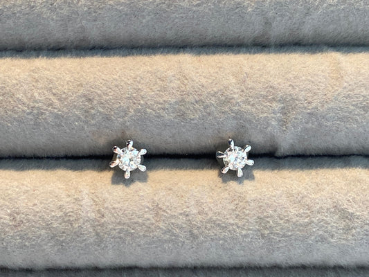 6 Prong Round Diamonds Stud Earrings