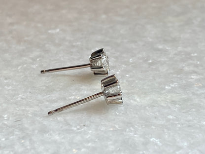 6 Prong Round Diamonds Stud Earrings