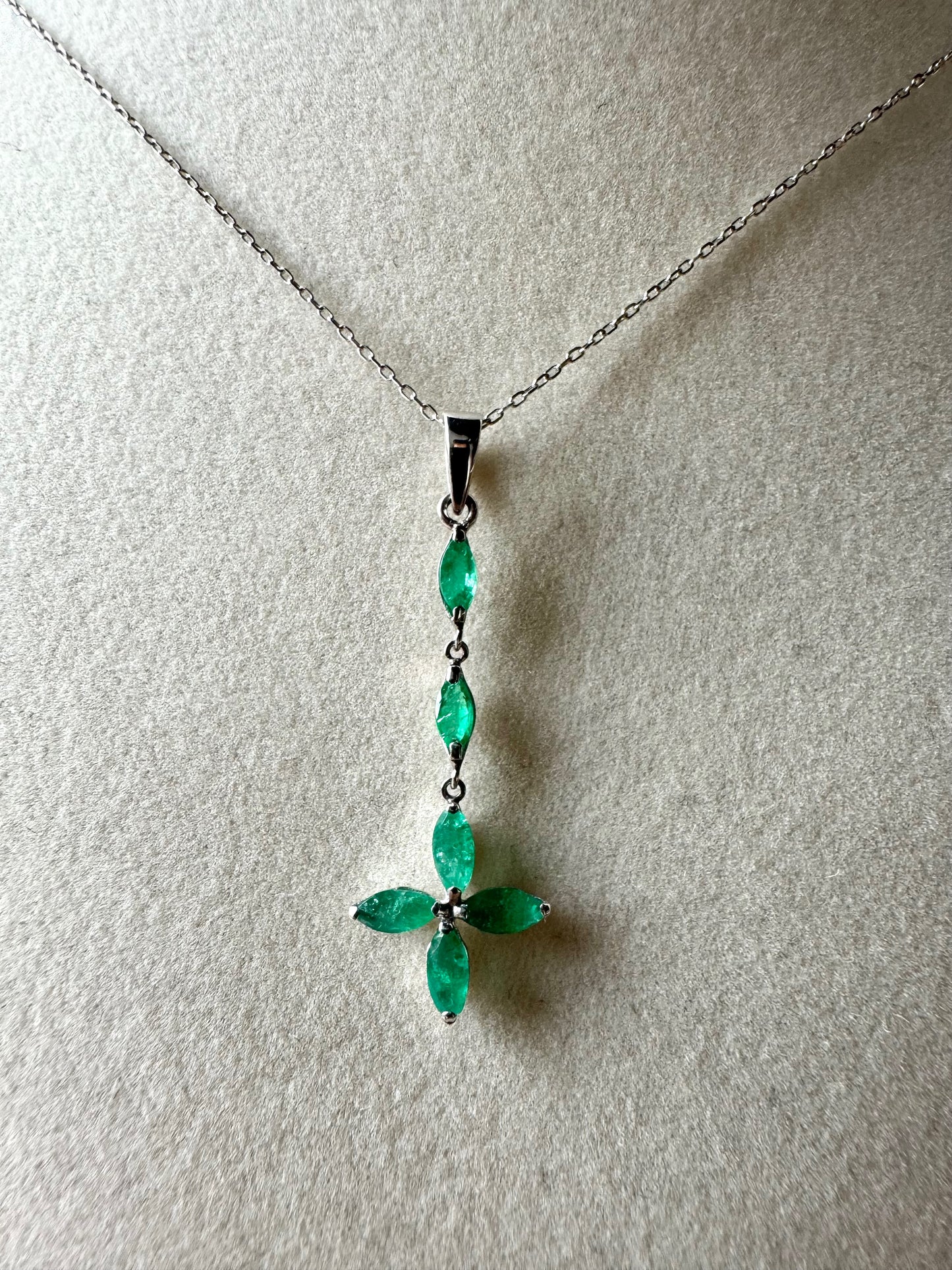 2ct Emerald Necklace in Platinum