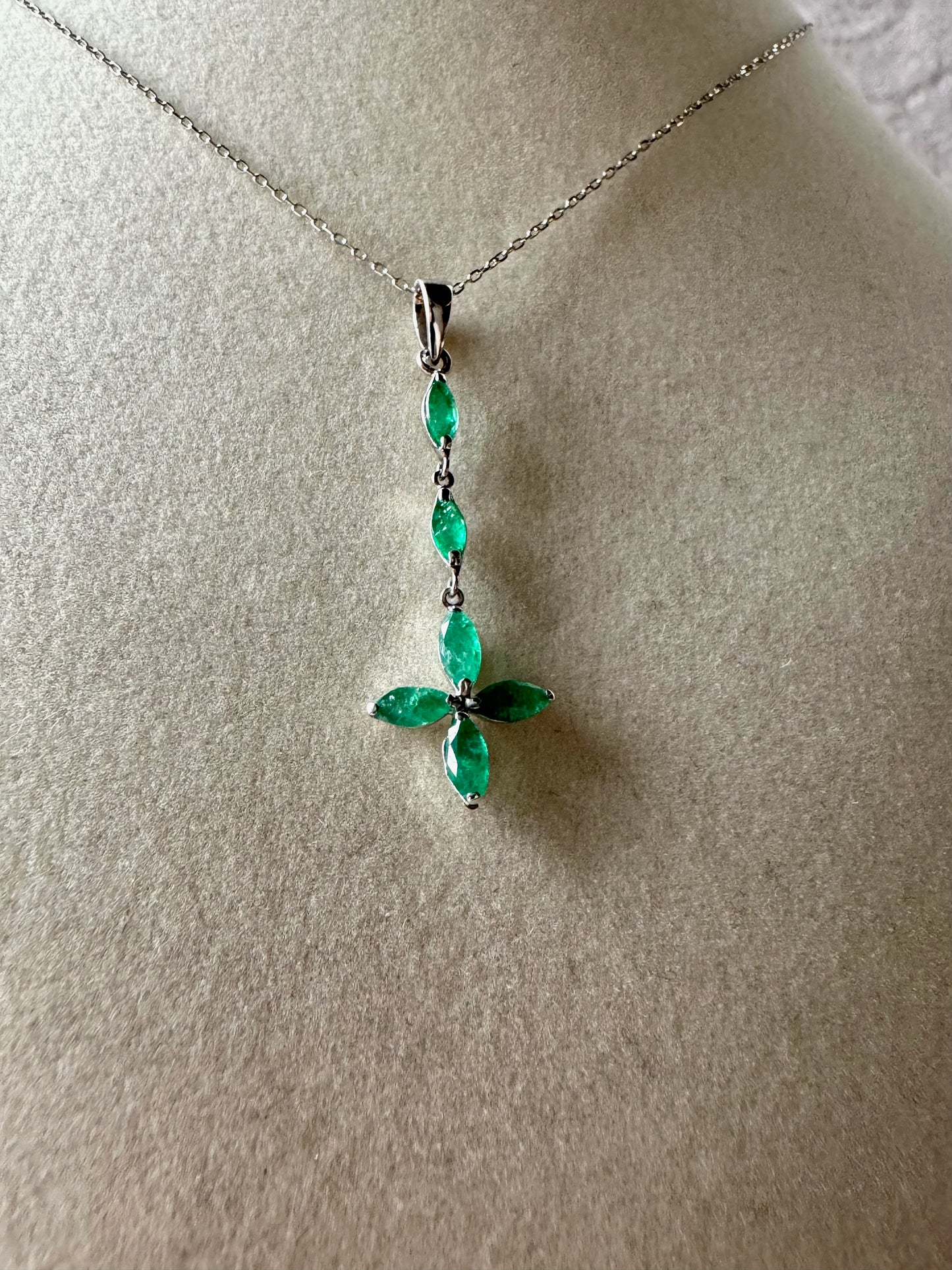 2ct Emerald Necklace in Platinum