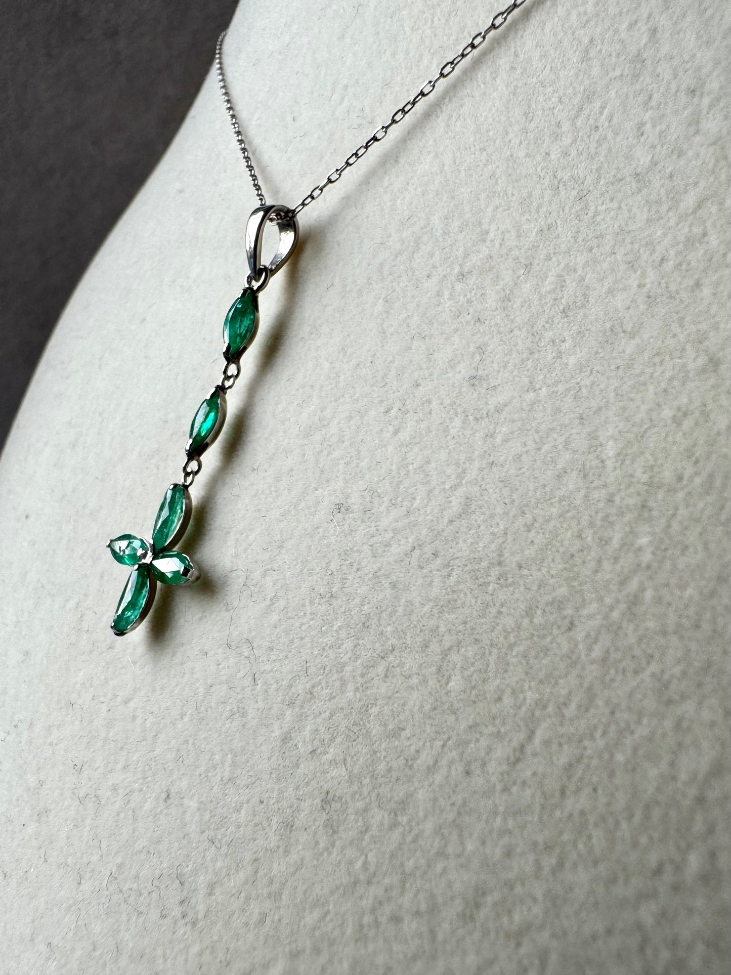 2ct Emerald Necklace in Platinum