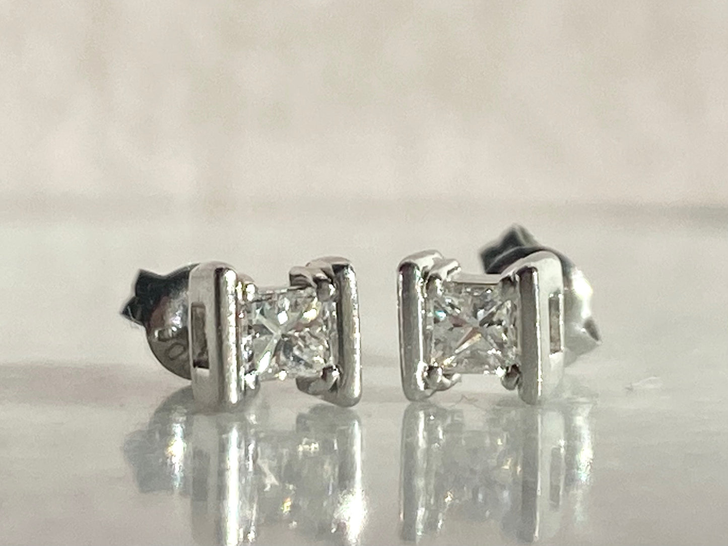 0.34ct Princess Cut Diamonds Studs Earring in Platinum