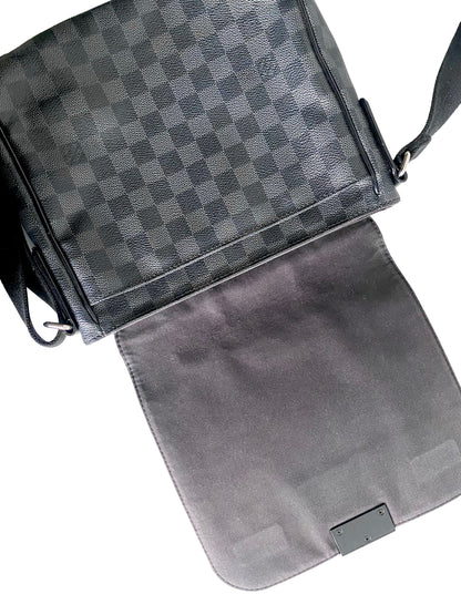 LOUIS VUITTON Damier Graphite District PM