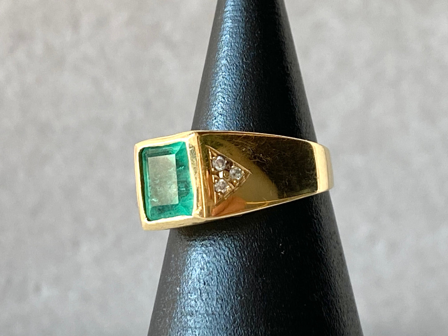 1.33ct Emerald and Diamond Ring in 18K Gold