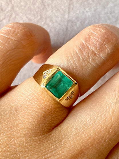 1.33ct Emerald and Diamond Ring in 18K Gold