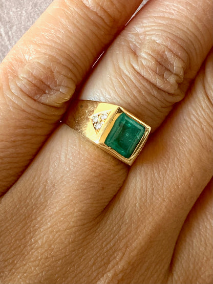 1.33ct Emerald and Diamond Ring in 18K Gold